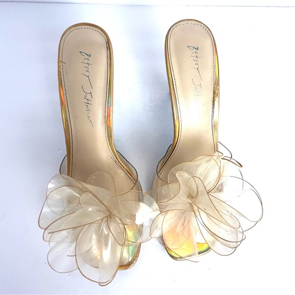 Blue by Betsey Johnson Dulce Lucite Heels Iridescent Gold Flower Petals Sz 8.5 M - Picture 5 of 13